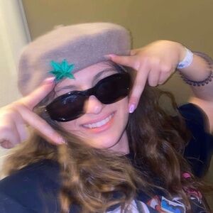 Meet your Posher, Lexi